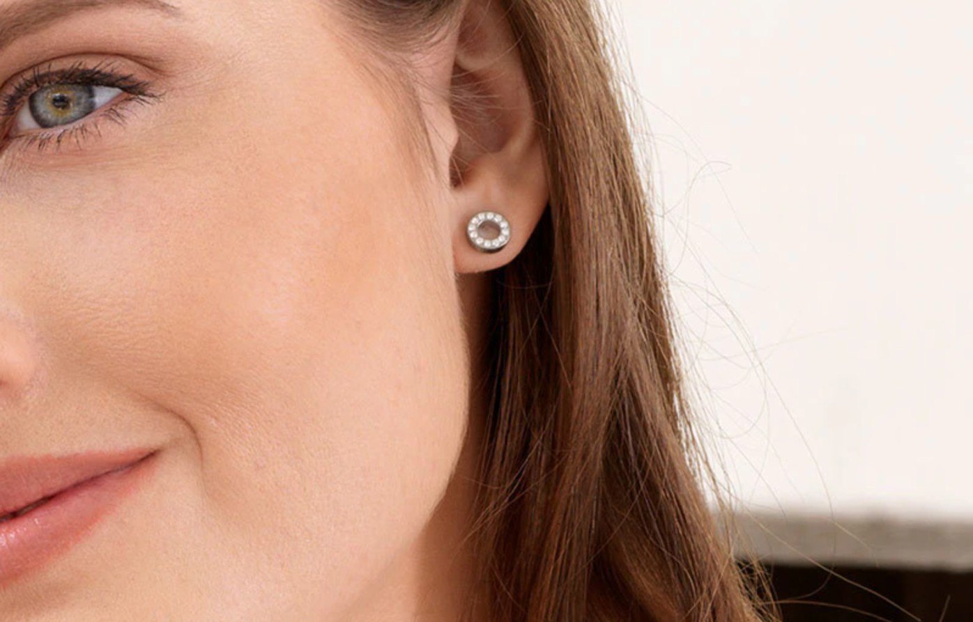 5 Best Earrings For Sensitive Ears In 2021 Hypoallergenic 
